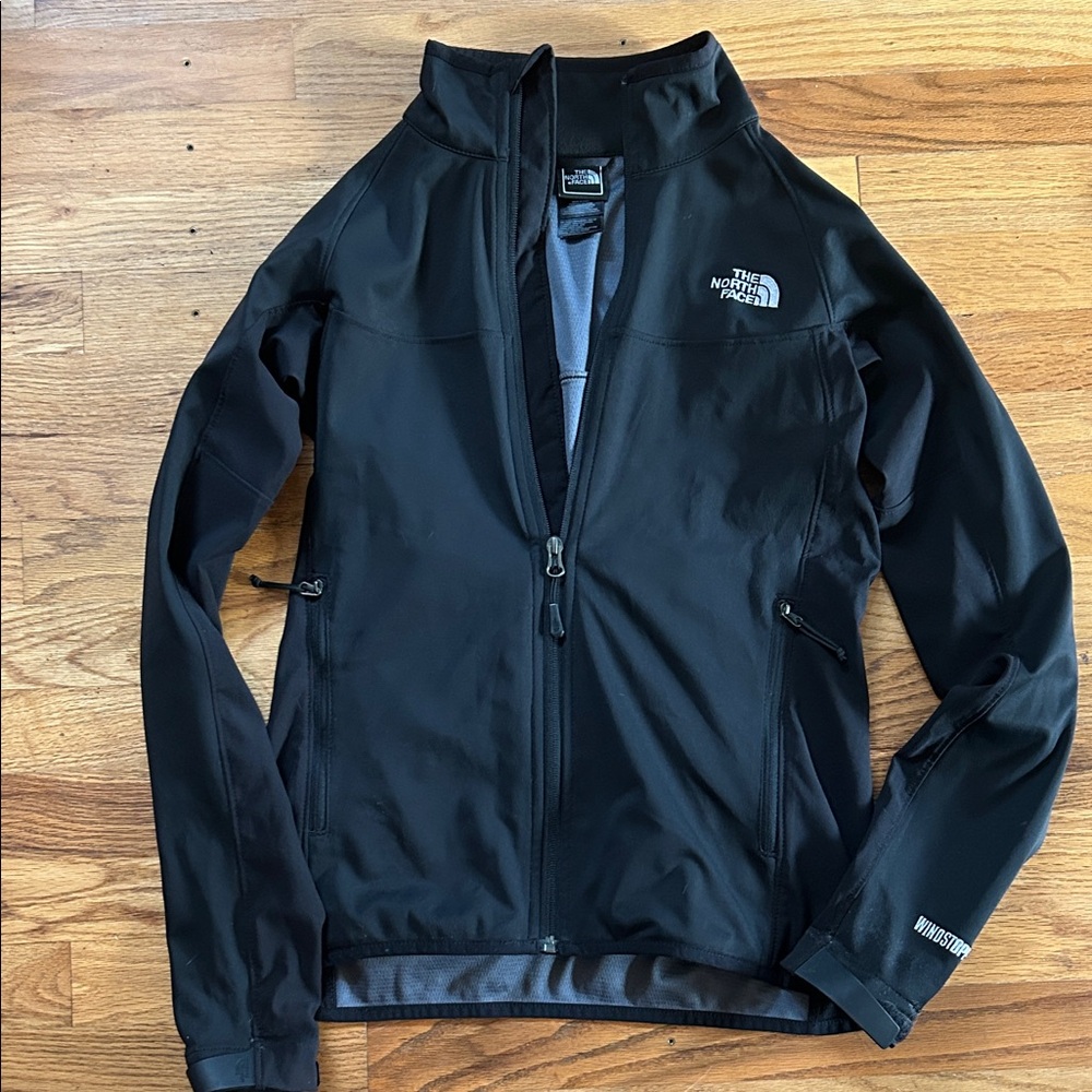 The North Face Black Softshell Jacket ✨EUC✨